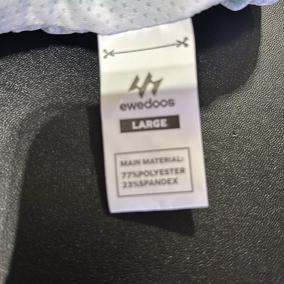 Ewedoos High Impact,crisscross back,adjustable straps,mesh lined,removable cups - Picture 6 of 7